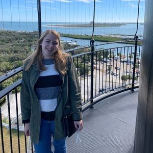 Meet your Posher, Elizabeth